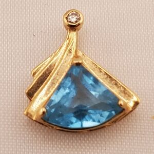 14k Gold Blue Topaz Pendant
